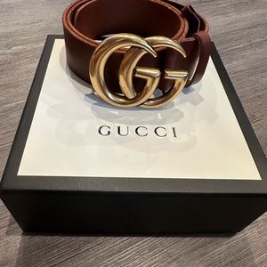 Authentic Gucci belt, like new, fits pants 0-2